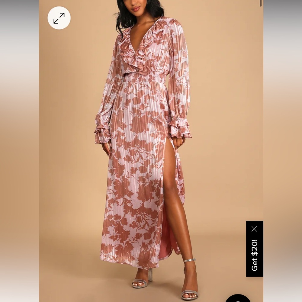 Lulu’s long sleeve ruffled lilac floral dress